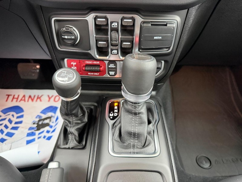 Jeep Gladiator Vehicle Full-screen Gallery Image 16