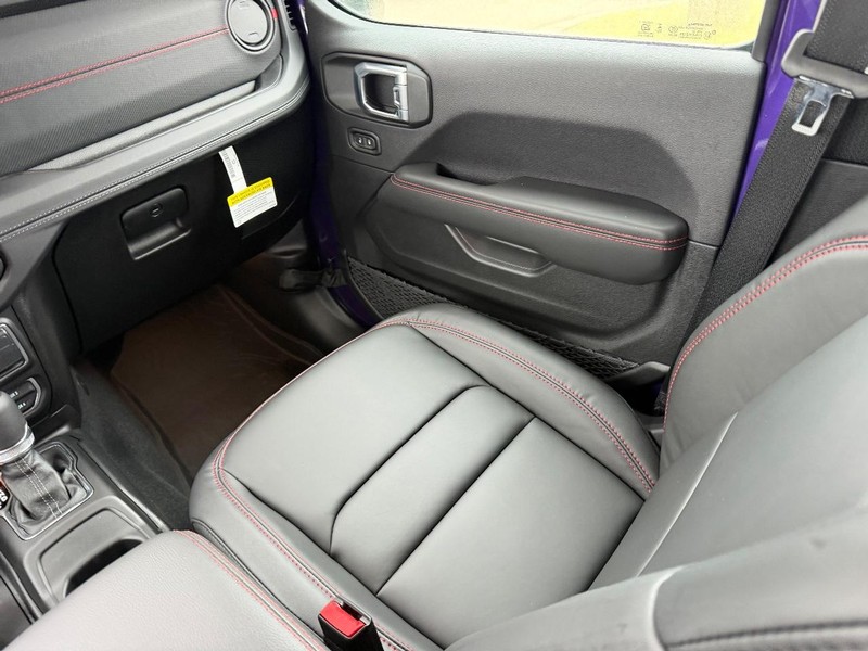 Jeep Gladiator Vehicle Full-screen Gallery Image 17