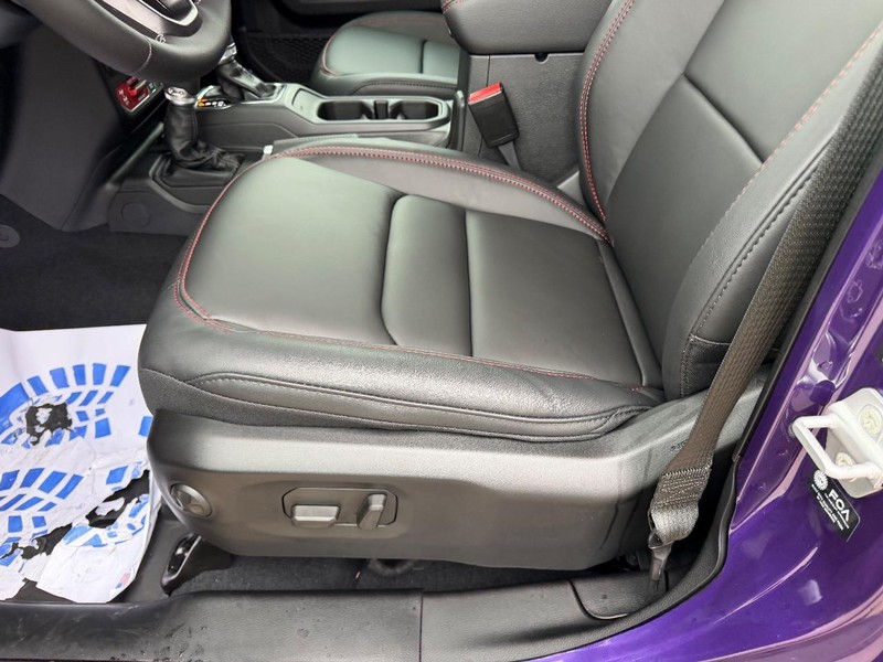 Jeep Gladiator Vehicle Full-screen Gallery Image 19