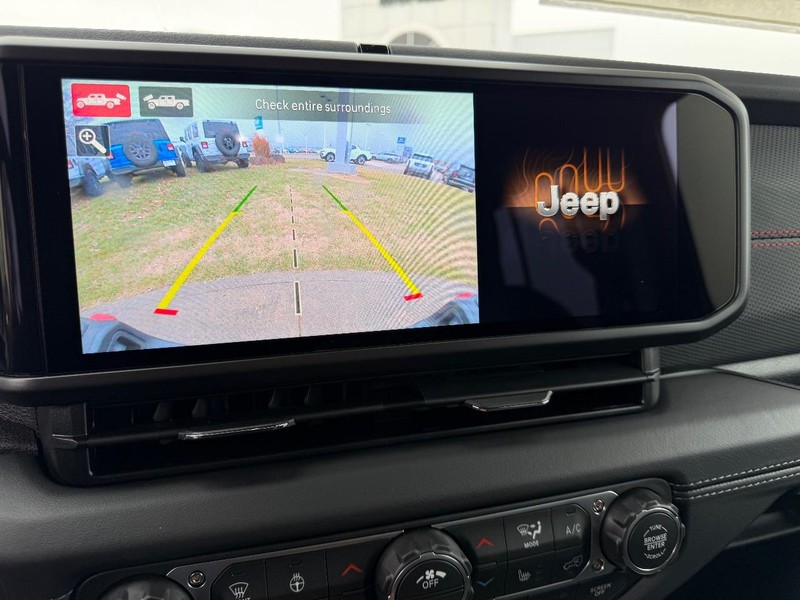 Jeep Gladiator Vehicle Full-screen Gallery Image 21