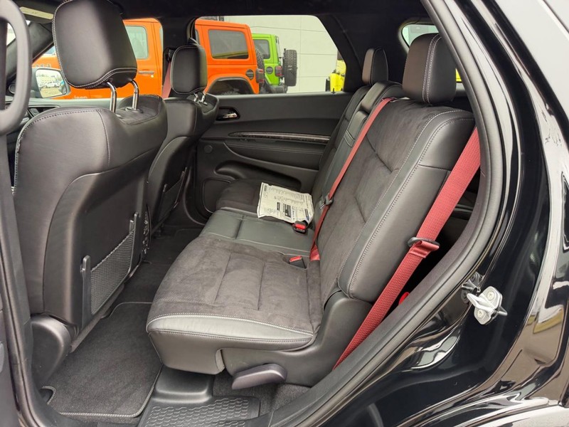 Dodge Durango Vehicle Full-screen Gallery Image 11