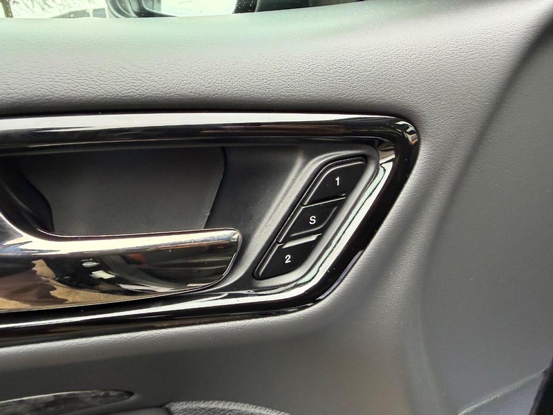 Dodge Durango Vehicle Full-screen Gallery Image 21