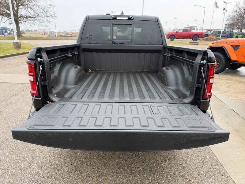 Ram 1500 Vehicle Full-screen Gallery Image 6