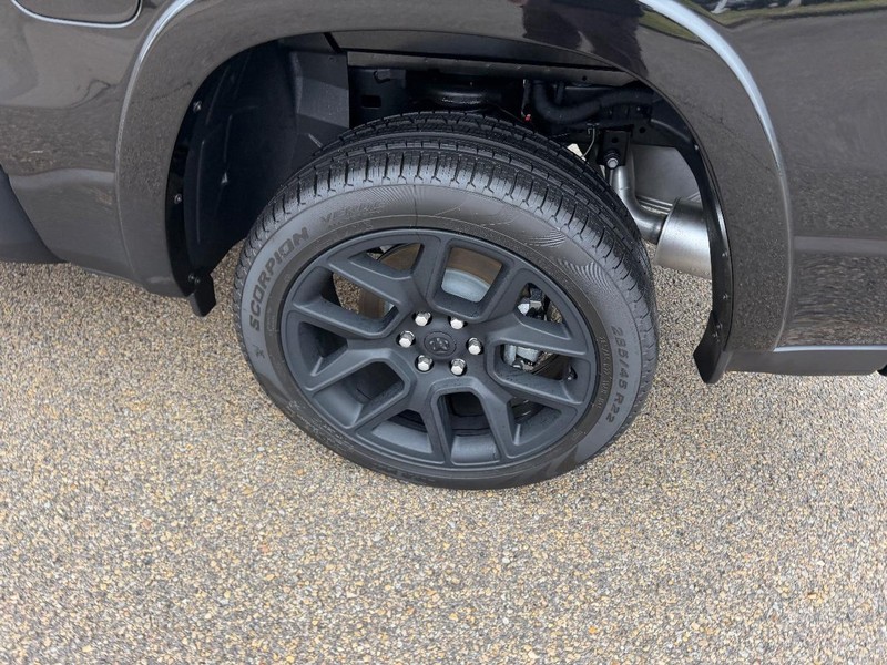 Ram 1500 Vehicle Full-screen Gallery Image 7