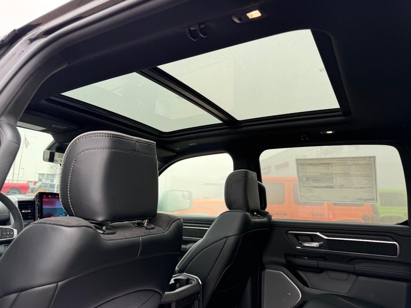 Ram 1500 Vehicle Full-screen Gallery Image 9