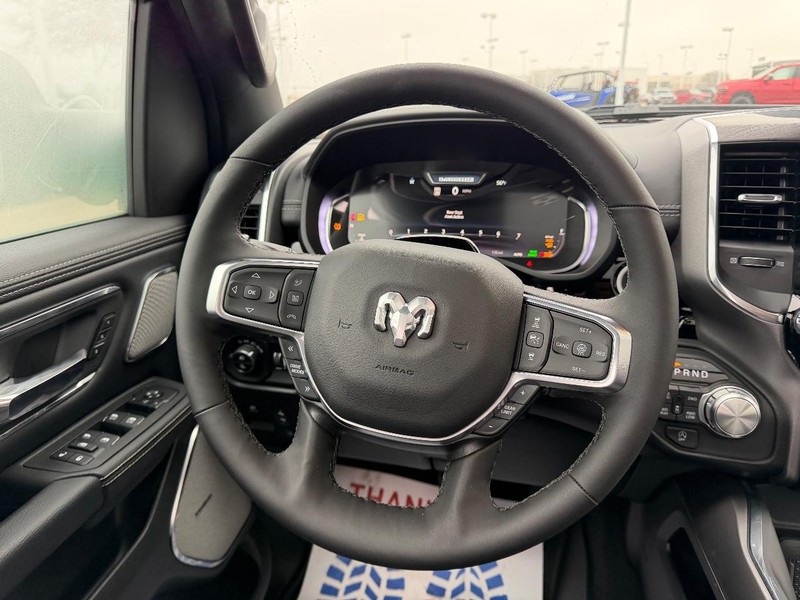 Ram 1500 Vehicle Full-screen Gallery Image 11