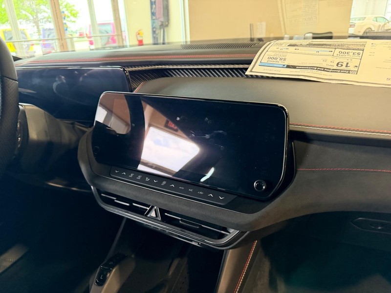 Dodge Charger Vehicle Full-screen Gallery Image 11