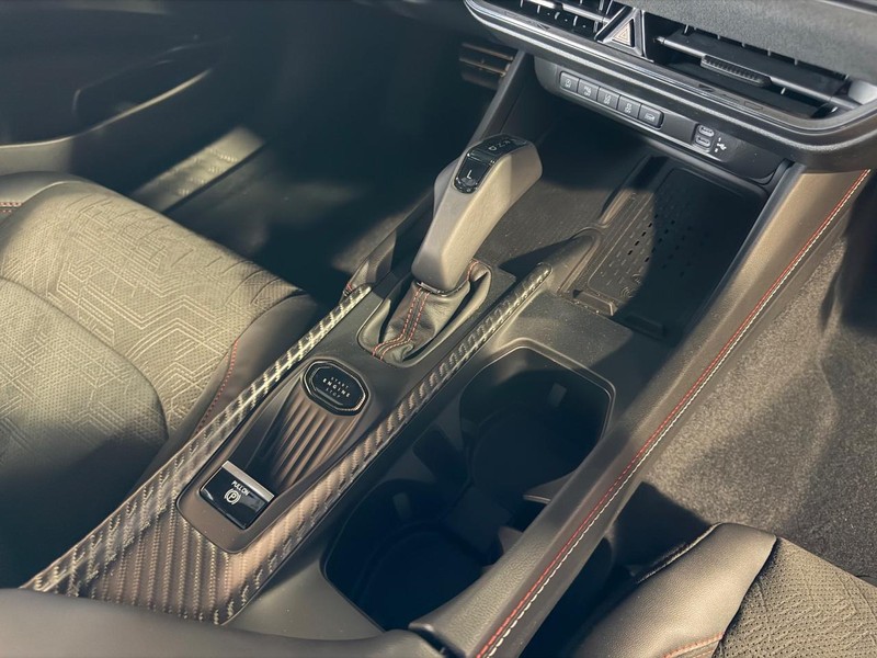 Dodge Charger Vehicle Full-screen Gallery Image 12