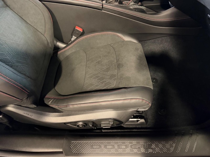 Dodge Charger Vehicle Full-screen Gallery Image 13