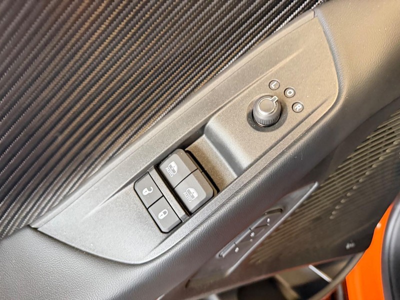 Dodge Charger Vehicle Full-screen Gallery Image 14