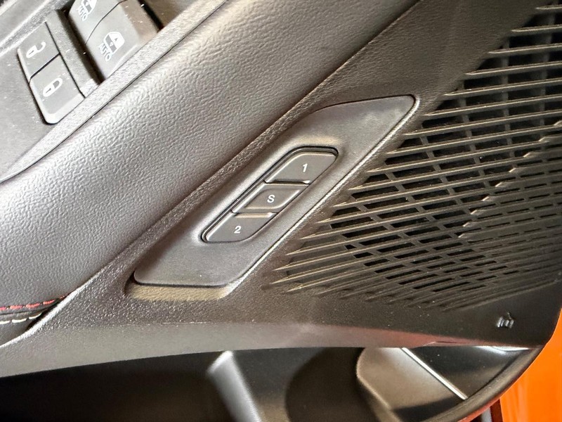 Dodge Charger Vehicle Full-screen Gallery Image 15