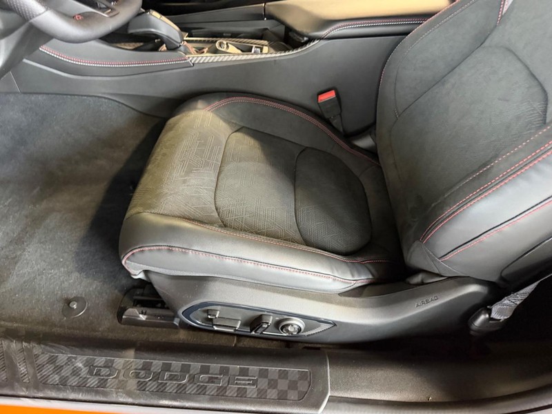 Dodge Charger Vehicle Full-screen Gallery Image 16