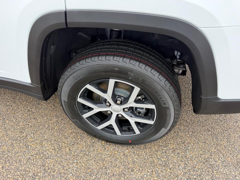 Jeep Grand Cherokee L Vehicle Full-screen Gallery Image 8