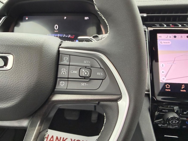 Jeep Grand Cherokee L Vehicle Full-screen Gallery Image 16