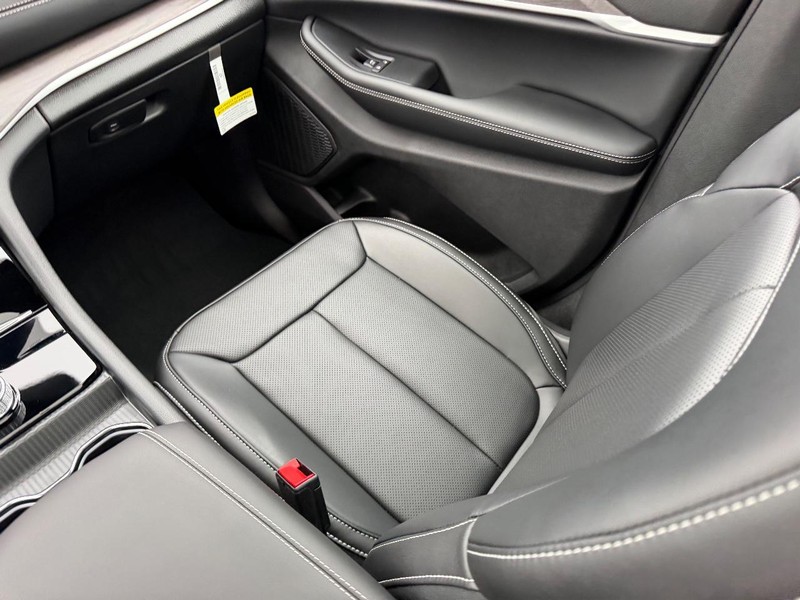 Jeep Grand Cherokee L Vehicle Full-screen Gallery Image 20