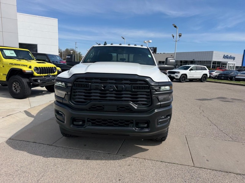 Ram 2500 Vehicle Full-screen Gallery Image 2