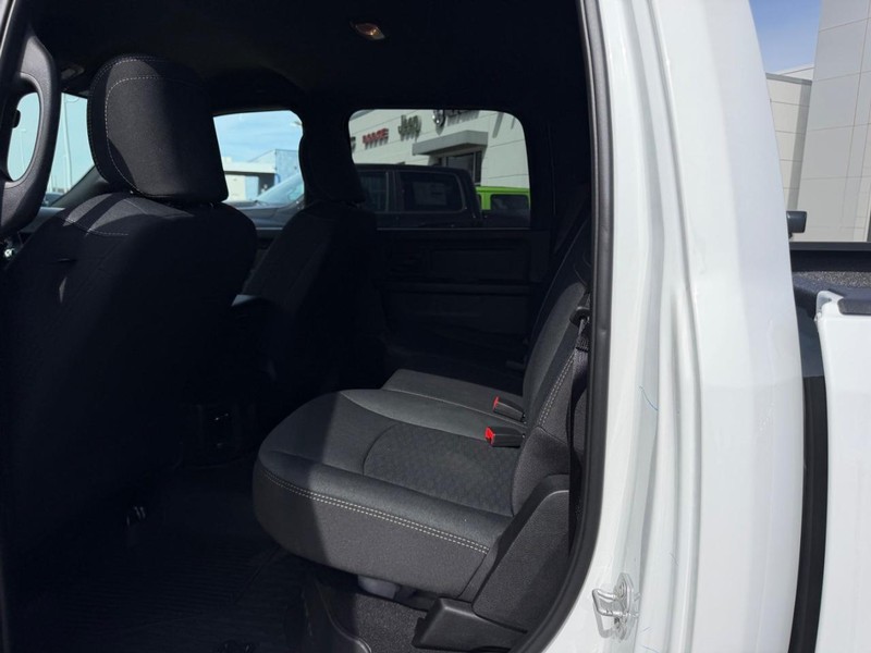 Ram 2500 Vehicle Full-screen Gallery Image 8