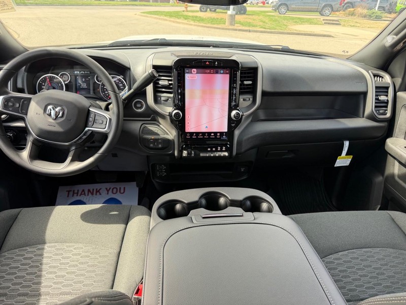 Ram 2500 Vehicle Full-screen Gallery Image 9