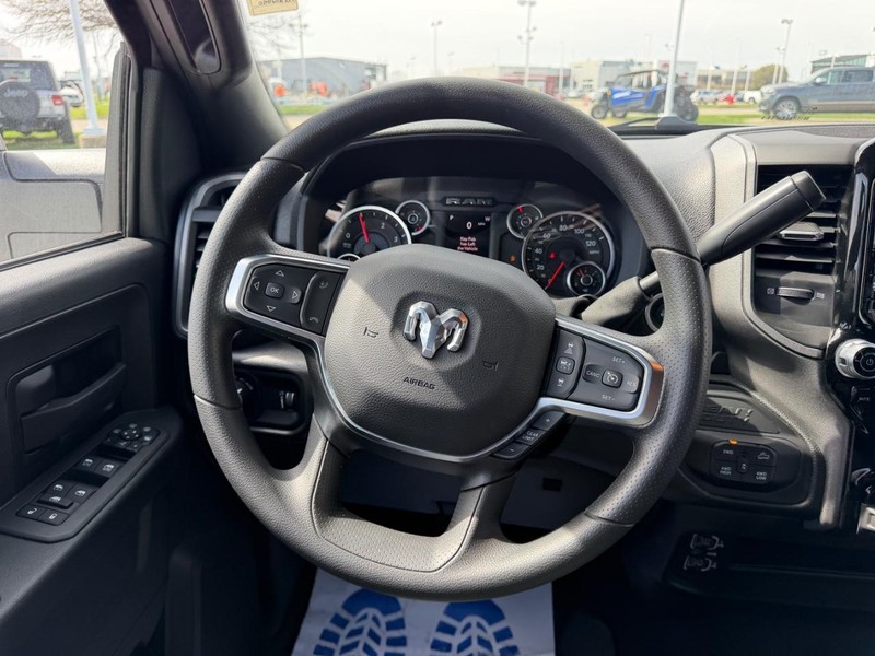 Ram 2500 Vehicle Full-screen Gallery Image 10