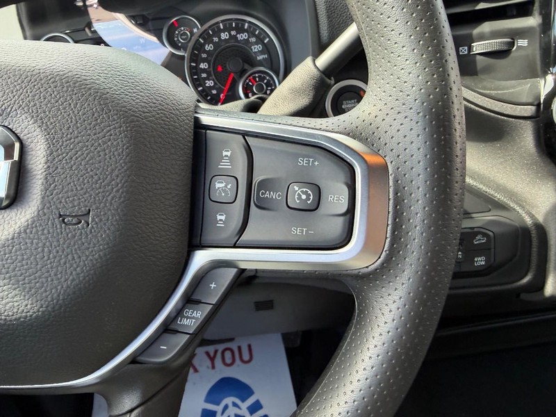 Ram 2500 Vehicle Full-screen Gallery Image 12