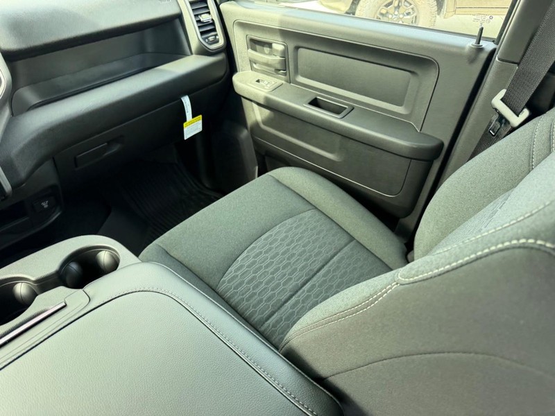 Ram 2500 Vehicle Full-screen Gallery Image 15