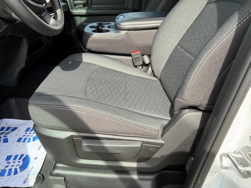 Ram 2500 Vehicle Full-screen Gallery Image 17