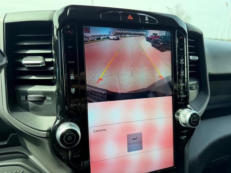 Ram 2500 Vehicle Full-screen Gallery Image 19