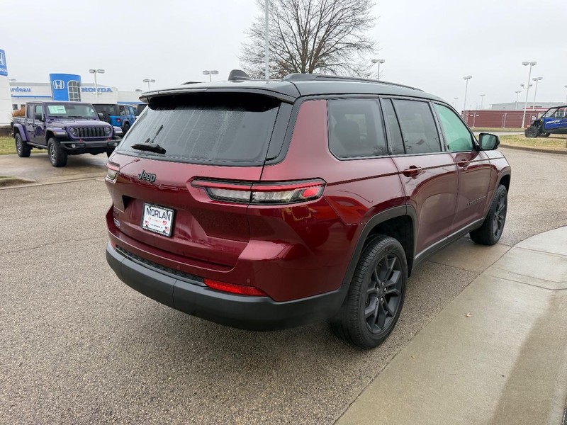 Jeep Grand Cherokee L Vehicle Full-screen Gallery Image 4