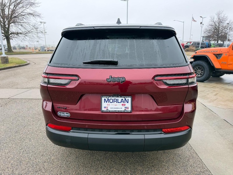 Jeep Grand Cherokee L Vehicle Full-screen Gallery Image 5