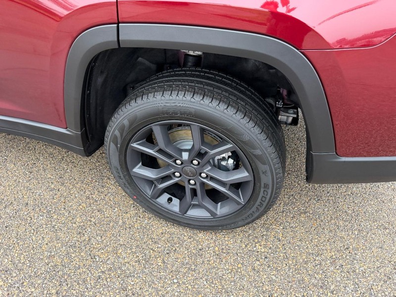 Jeep Grand Cherokee L Vehicle Full-screen Gallery Image 8