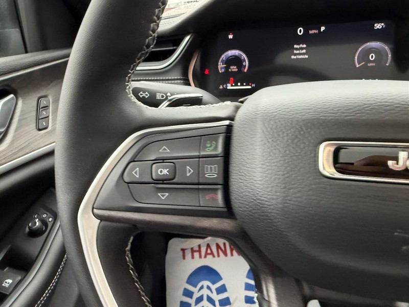 Jeep Grand Cherokee L Vehicle Full-screen Gallery Image 15