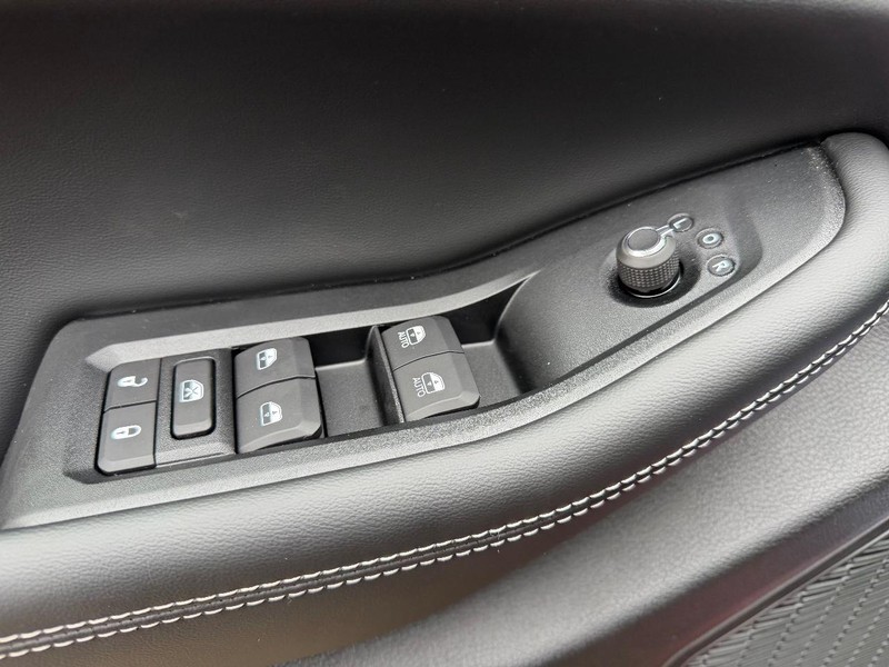 Jeep Grand Cherokee L Vehicle Full-screen Gallery Image 21