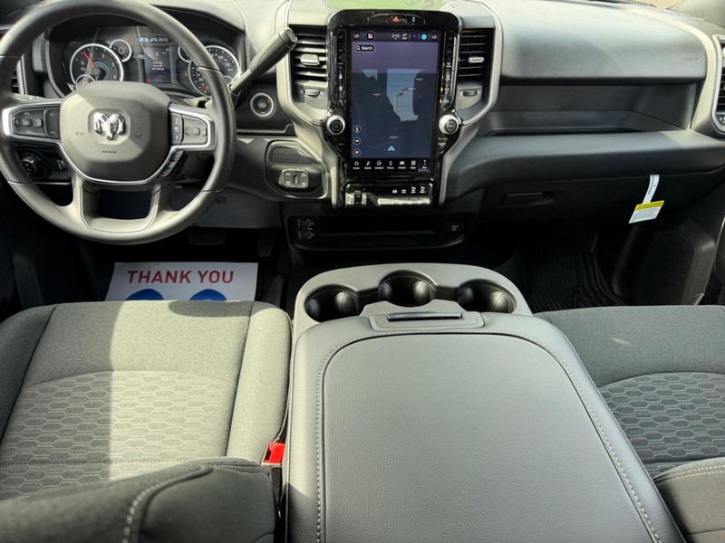 Ram 2500 Vehicle Full-screen Gallery Image 9