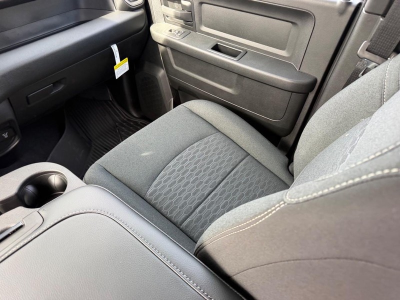 Ram 2500 Vehicle Full-screen Gallery Image 16