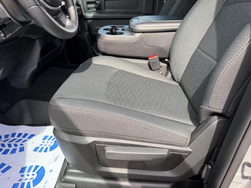 Ram 2500 Vehicle Full-screen Gallery Image 18