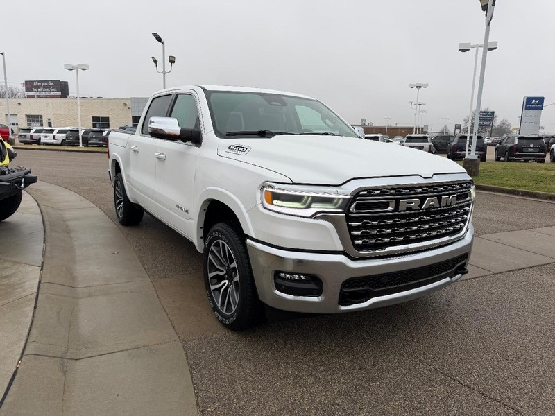 Ram 1500 Vehicle Full-screen Gallery Image 3