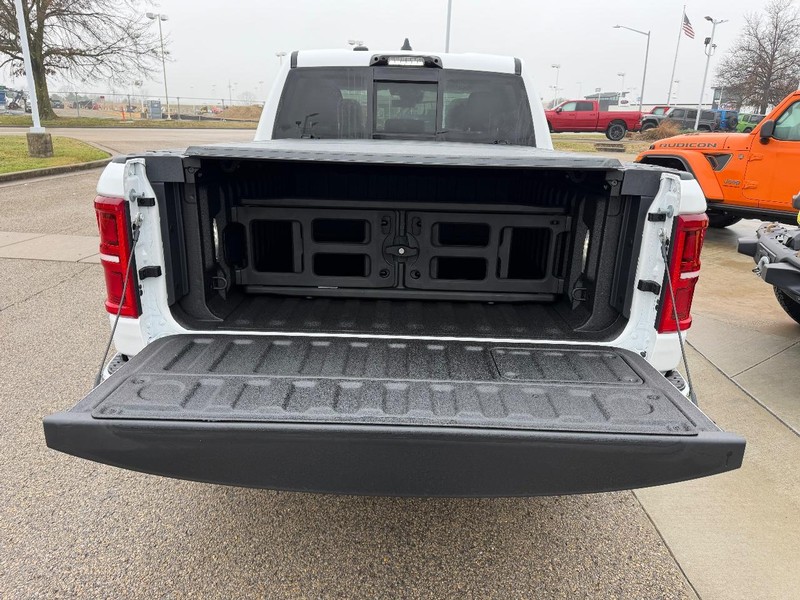 Ram 1500 Vehicle Full-screen Gallery Image 6