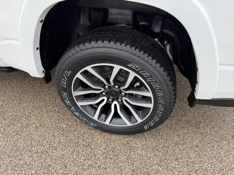 Ram 1500 Vehicle Full-screen Gallery Image 7