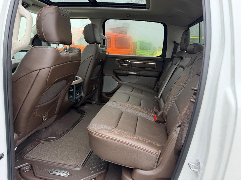 Ram 1500 Vehicle Full-screen Gallery Image 8