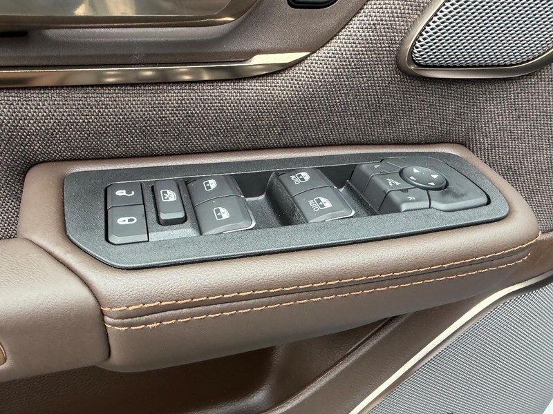 Ram 1500 Vehicle Full-screen Gallery Image 18