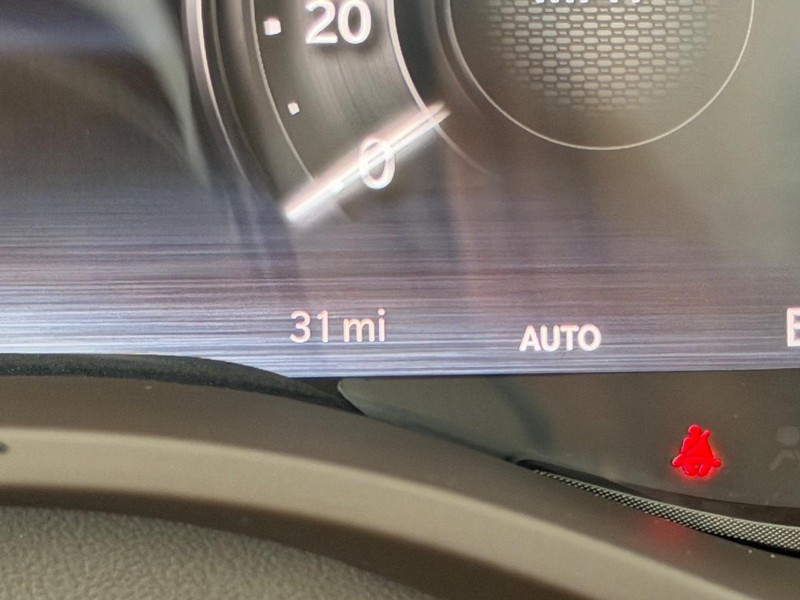 Ram 1500 Vehicle Full-screen Gallery Image 21