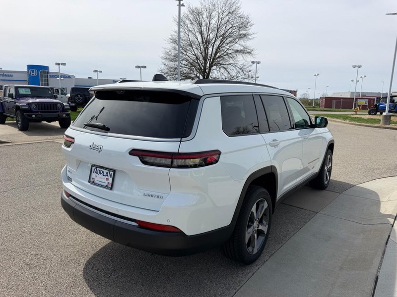 Jeep Grand Cherokee L Vehicle Full-screen Gallery Image 4