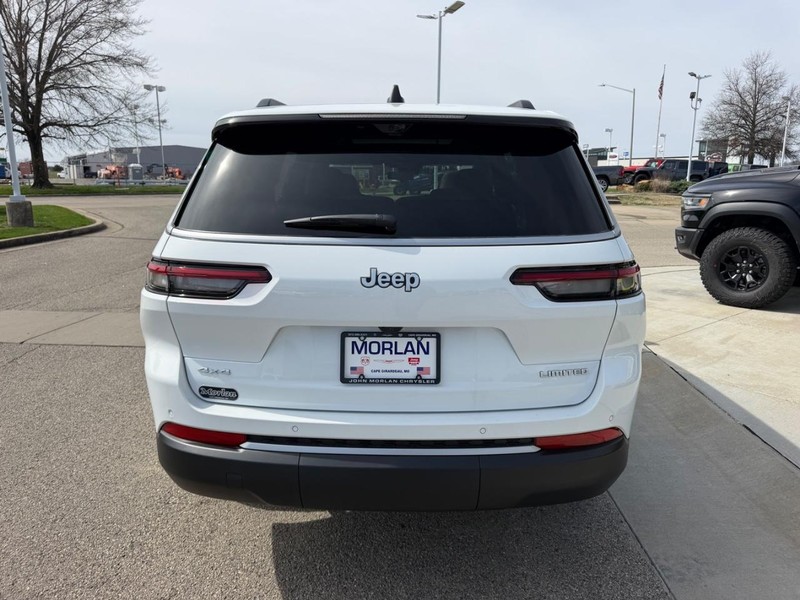 Jeep Grand Cherokee L Vehicle Full-screen Gallery Image 5