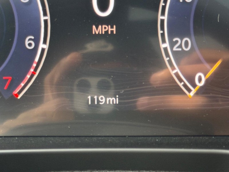 Jeep Grand Cherokee L Vehicle Full-screen Gallery Image 24