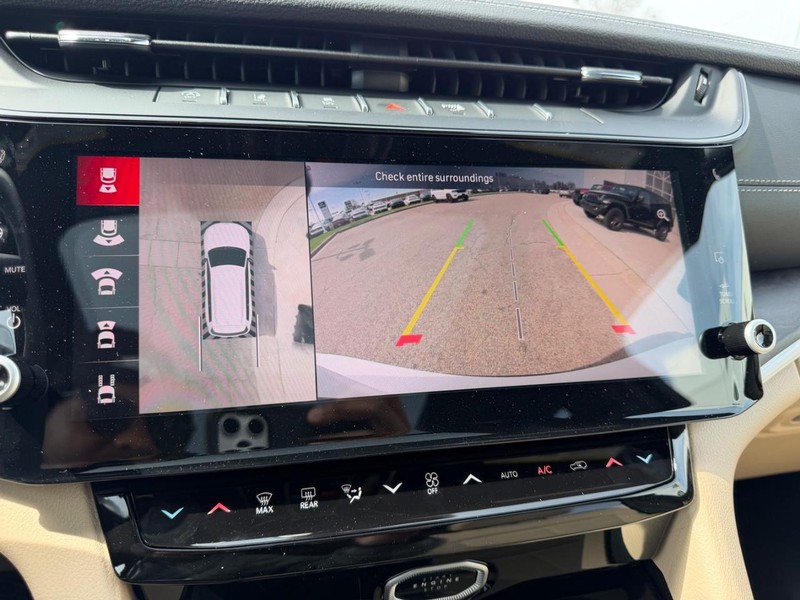 Jeep Grand Cherokee L Vehicle Full-screen Gallery Image 25