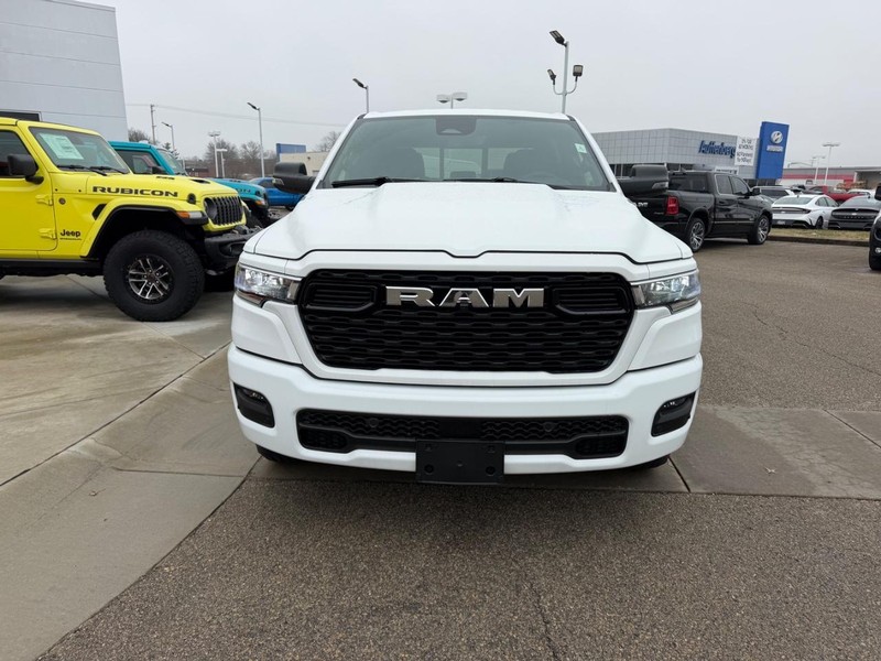 Ram 1500 Vehicle Full-screen Gallery Image 2