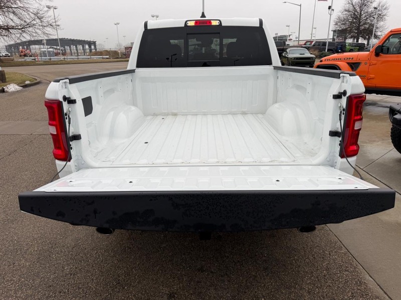 Ram 1500 Vehicle Full-screen Gallery Image 6