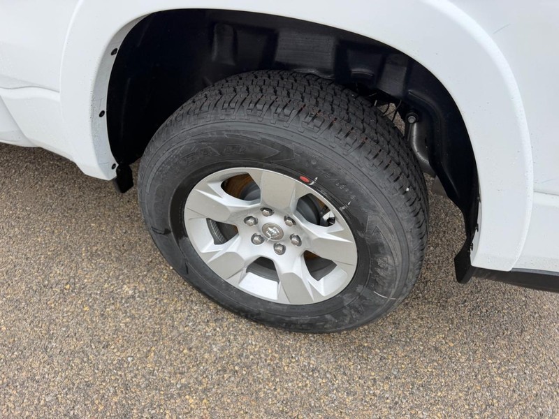 Ram 1500 Vehicle Full-screen Gallery Image 7