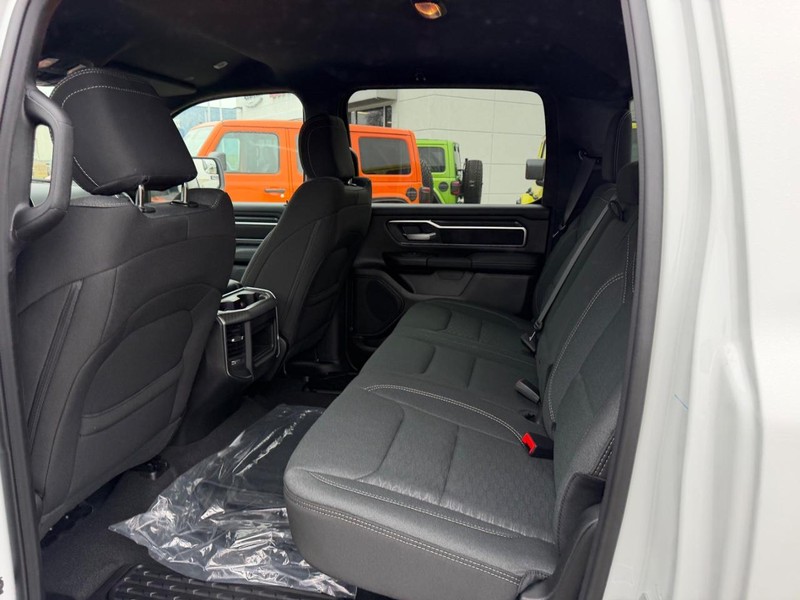 Ram 1500 Vehicle Full-screen Gallery Image 8