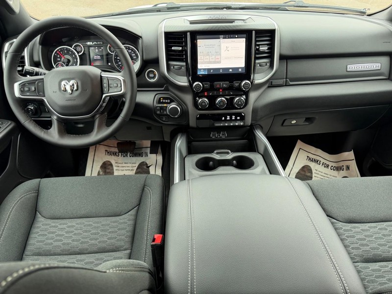 Ram 1500 Vehicle Full-screen Gallery Image 9